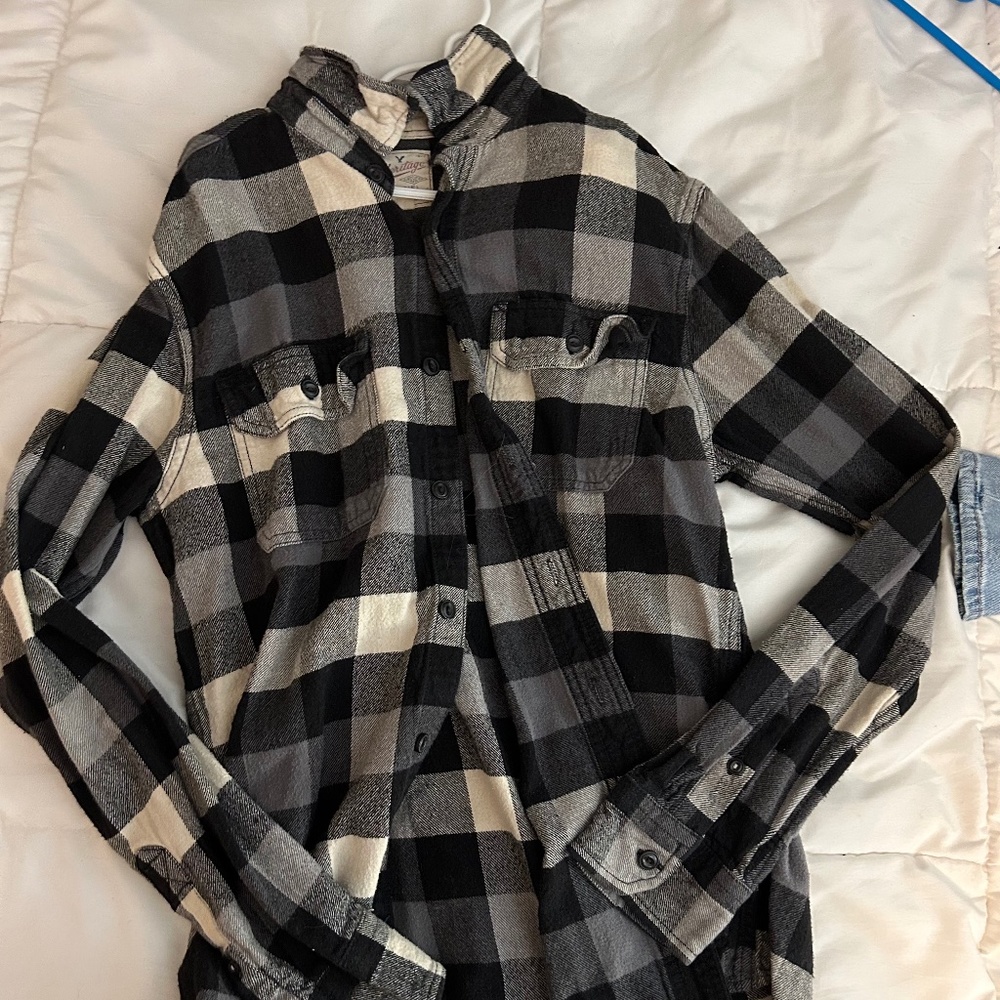 american eagle black & white flannel size small
